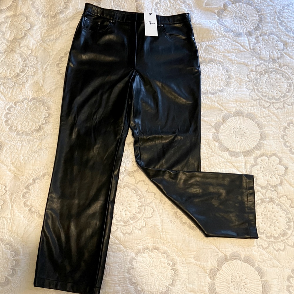 VEGAN FAUX LEATHER EASY STRAIGHT LEG PANT IN BLACK - 7 For All Mankind
